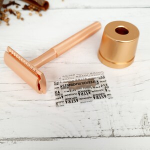 Metal Safety Razor 'Forever Razor With Matching Stand Black / Rose Gold / Silver image 3