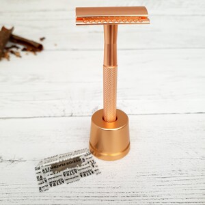 Metal Safety Razor 'Forever Razor With Matching Stand Black / Rose Gold / Silver image 4