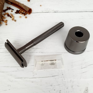 Metal Safety Razor 'Forever Razor With Matching Stand Black / Rose Gold / Silver image 1