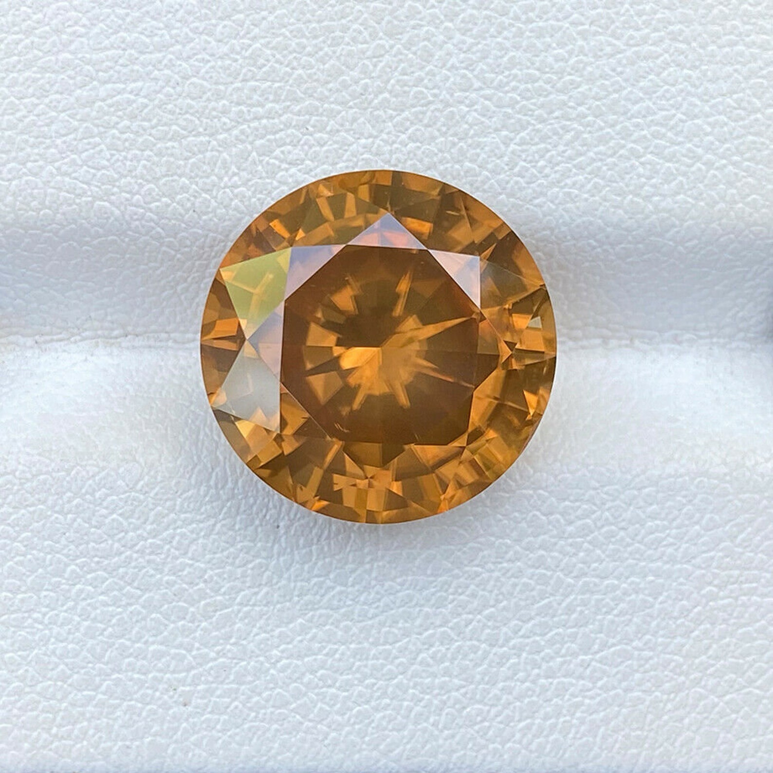 Pierre Zircon Naturelle Jaune 1.80 Carats - Ovale, Qualité VS, Origine Cambodge, Neuve Avec étiquettes
