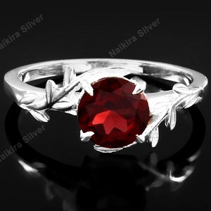 Anello in argento sterling con granato: pietra portafortuna di gennaio, motivo a foglia