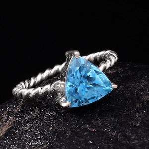 Handmade Sky Blue Topaz-Trilliant Gemstone Ring-925 Sterling Silver Ring - Blue Topaz - Wedding Ring -Birthstone Ring For Her Valentine Gift