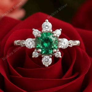 Bague halo fleurs émeraude : bague de fiançailles vintage vert laboratoire