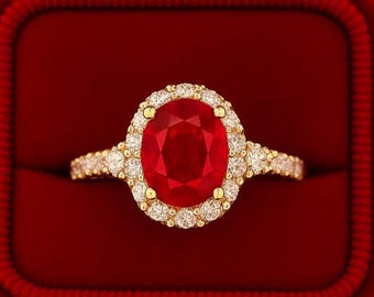 Anillo de rubí ovalado: piedra de nacimiento de julio, oro, plata de ley y detalles de circonita cúbica.