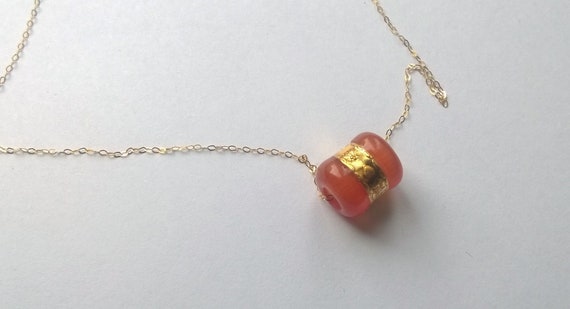 Chaîne En Or Jaune 18 Carats Avec Pendentif Jade Rouge Et Or 24 Carats - Superbe, Neuf Avec étiquettes