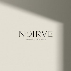 Könnte beinhalten: Ein schwarz-weißes Logo mit dem Text "NOIRVE" und den Worten "SPIRITUAL GUIDANCE" darunter.