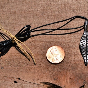 Silvery Leaf Pendant Necklace