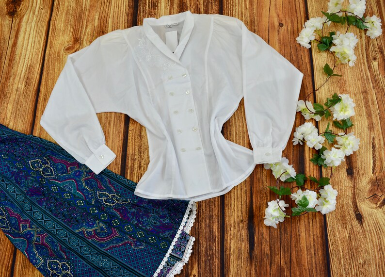 Embroidered blouse White blouse Vintage suit blouse Size M