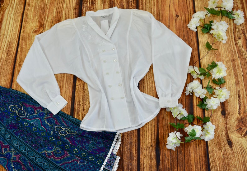 Embroidered blouse White blouse Vintage suit blouse Size M
