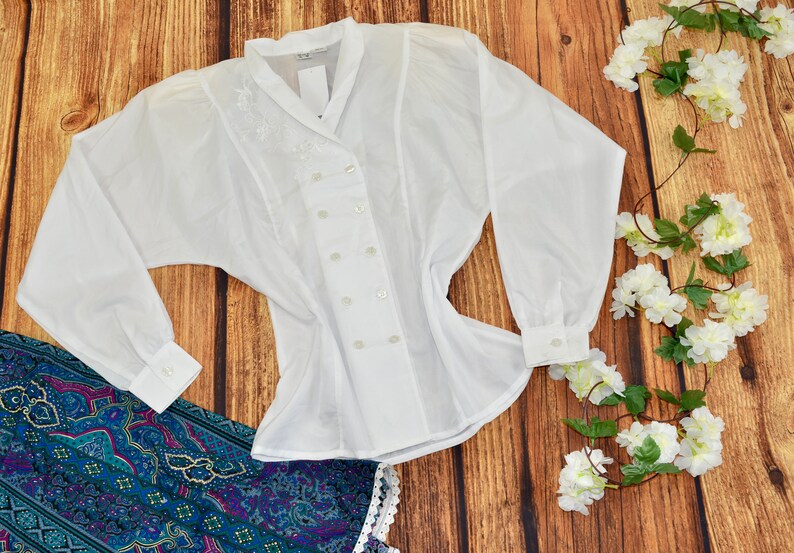 Embroidered blouse White blouse Vintage suit blouse Size M