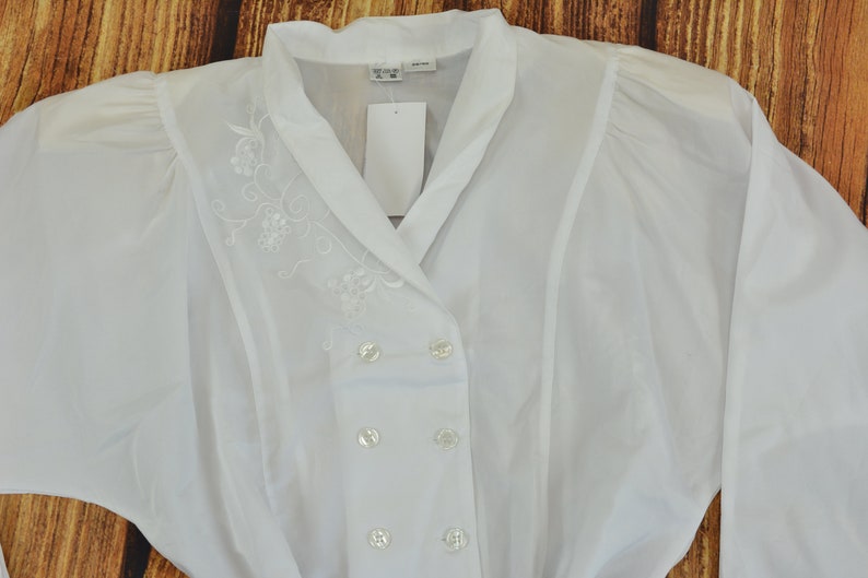 Embroidered blouse White blouse Vintage suit blouse Size M