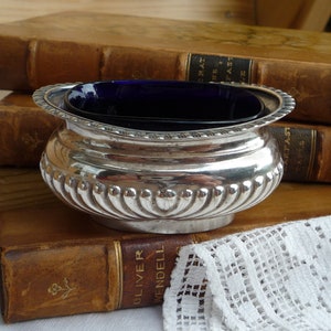 Vintage Silver Salt Hallmarked 1904/1905 Nathan & Hayes Silversmith Chester/Birmingham.Pretty Oval Shape Cobalt Glass Insert,Great Condition