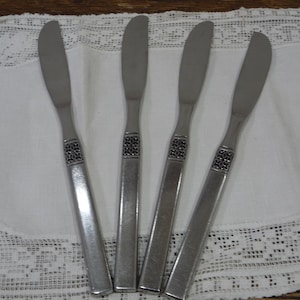 Vintage Cutlery - 1970&#39;s Oneida Dessert Knives - Danish Fling Design -  Set of 4 - Kitchenalia - Stainless. Korea. Retro cutlery