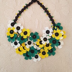Flower Statement Necklace, Chunky Crochet Jewelry, Daisy Necklaces for Women, Green Yellow Bib Collar, Textile Accessories, Fall Jewellery