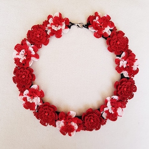 Chunky Collar Necklace, Red Flower Necklace, Boho Crochet Choker, Floral Statement Jewelry, Red Bib Jewellery, Christmas Accessory