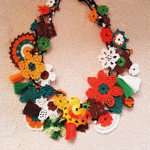 Crochet Bib Necklace, Hippie Flower Choker, Tropical Statement Necklace, Multicolour Jewelry, Boho Chic Accessory, Collar Gift for Friends