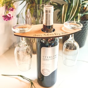 Personalized - Wine bottle holder and glass caddy | Father&#39;s Day gift | Husband gift | Gifts for men | Engraved wood