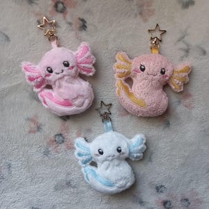 カタツムリのキーチェーンぬいぐるみ - Etsy 日本