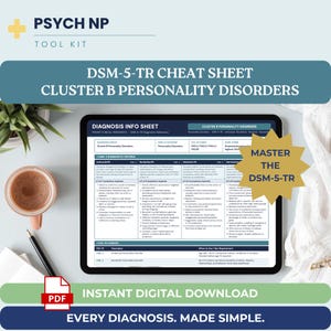 以下が含まれることがあります： クラスターBパーソナリティ障害のDSM-5-TRチートシートを表示するデジタルタブレット。画面には診断基準、ICD-10コード、臨床情報が表示されています。Master the DSM-5-TRというテキストが書かれた金色の星型のグラフィックが画面上に表示されています。