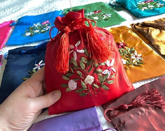 Embroidered Dice Bag for DNd DIce SEt, FLOWER Inspired ZIpper POuch, Embroidered BAg for RPG Dice, Dungeons & Dragons