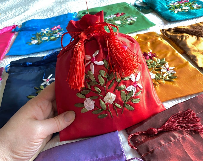 Embroidered Dice Bag for DNd DIce SEt, FLOWER Inspired ZIpper POuch, Embroidered BAg for RPG Dice, Dungeons & Dragons