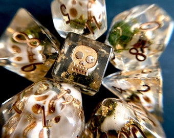 HEADHUNTER DnD Dice Set for Dungeons and Dragons TTRpg, SKULL dice Polyhedral dice set for Tabletop role playing games - tiny skulls inside!