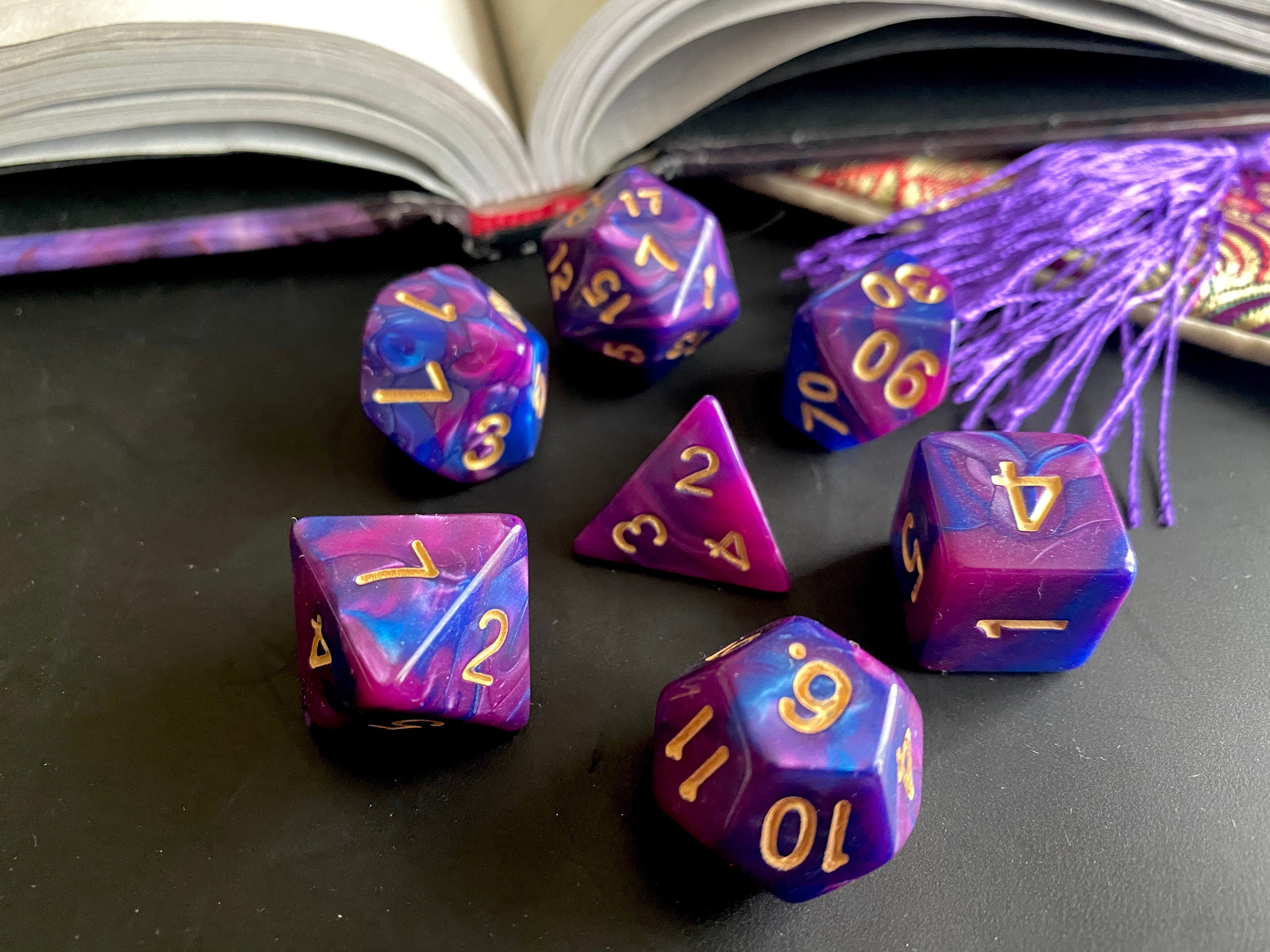 8 Piece Dice Set Magenta Mage 8 Piece Dice Set Magenta Mage