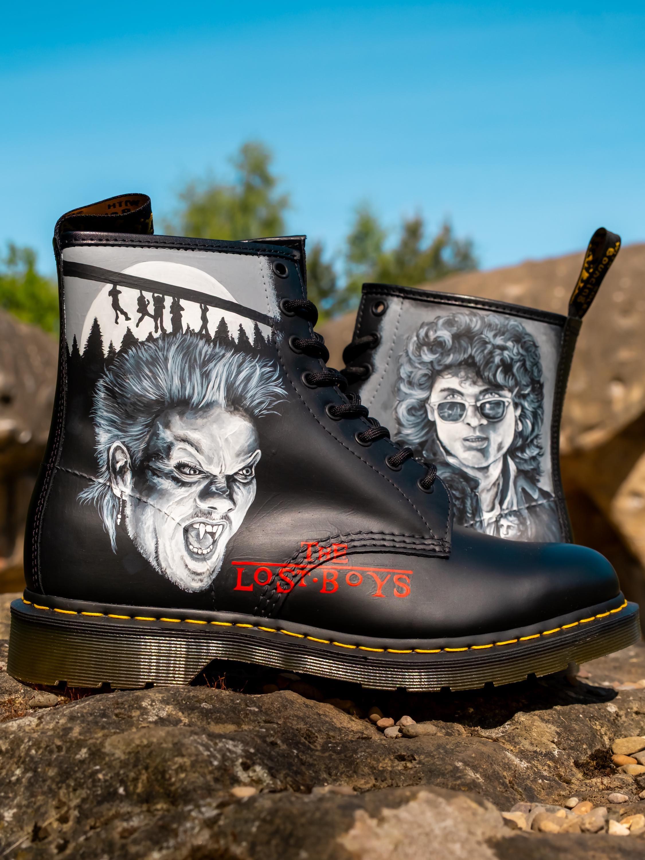 【NEL】Dr. Martens LOST BOYSコラボ ドクターマーチンから映画『ビートルジュース』と『ロストボーイ