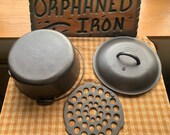 Lodge 8 Arc Logo Dutch Oven with Trivet