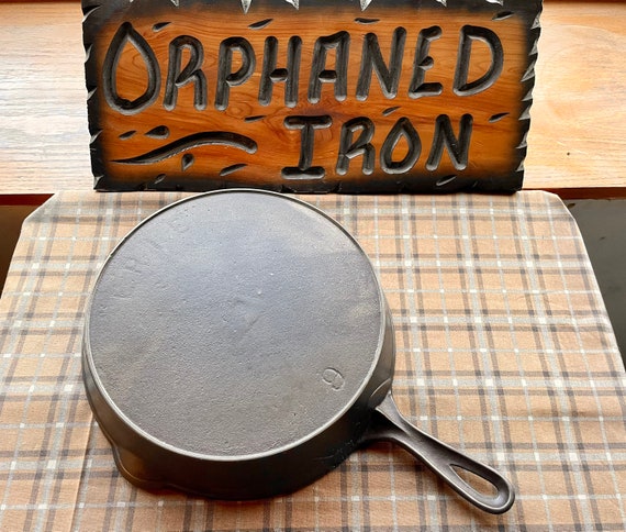 UNIQUE Erie Ghost Mark 9 Cast Iron Skillet 