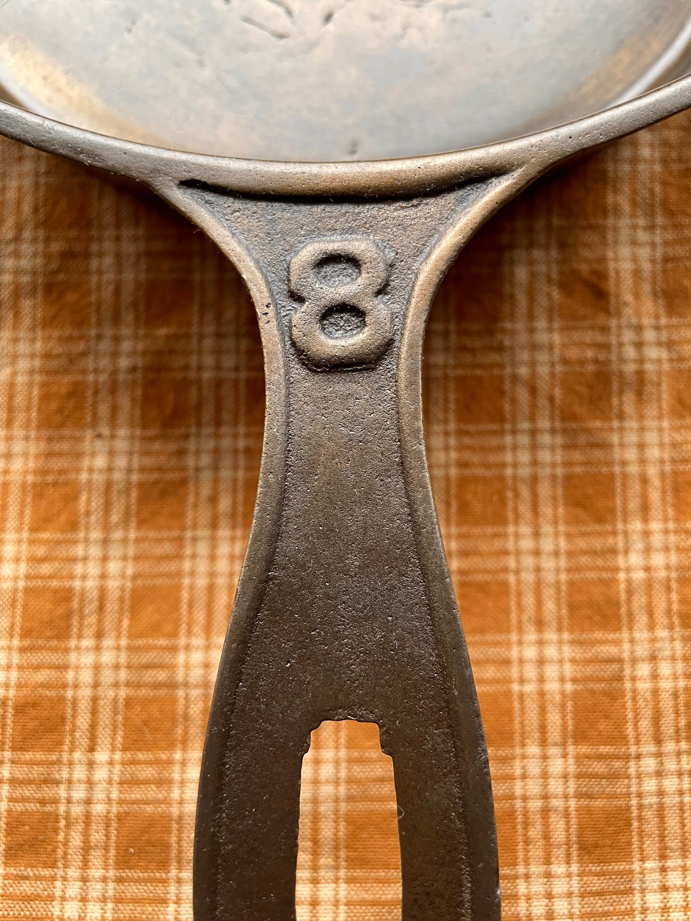 Rare 1800s fancy Handle 8 Single Spout Cast Iron Skillet 