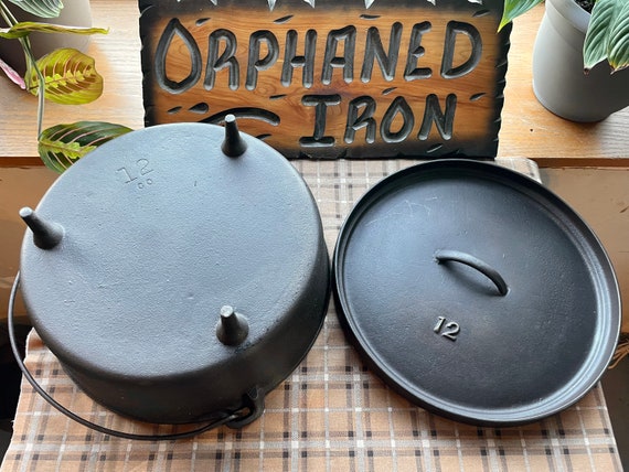 Lodge Cast Iron Camp Dutch Oven