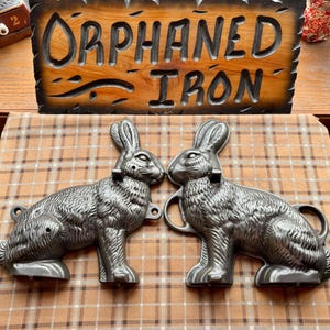 Griswold Rabbit Cake Mold Cast Iron Baking Set