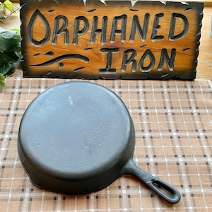 Unmarked Vintage #8 Cast Iron Skillet