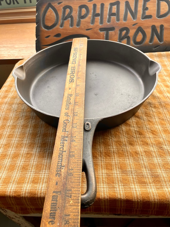 Server Cast Iron Mini 10 inch - Lodge Manufacturing Company