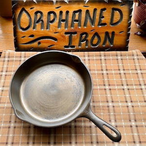 Unmarked Wagner #8 Cast Iron Skillet