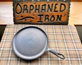 1800 s Gatemarked 8 Cast Iron Griddle Skillet