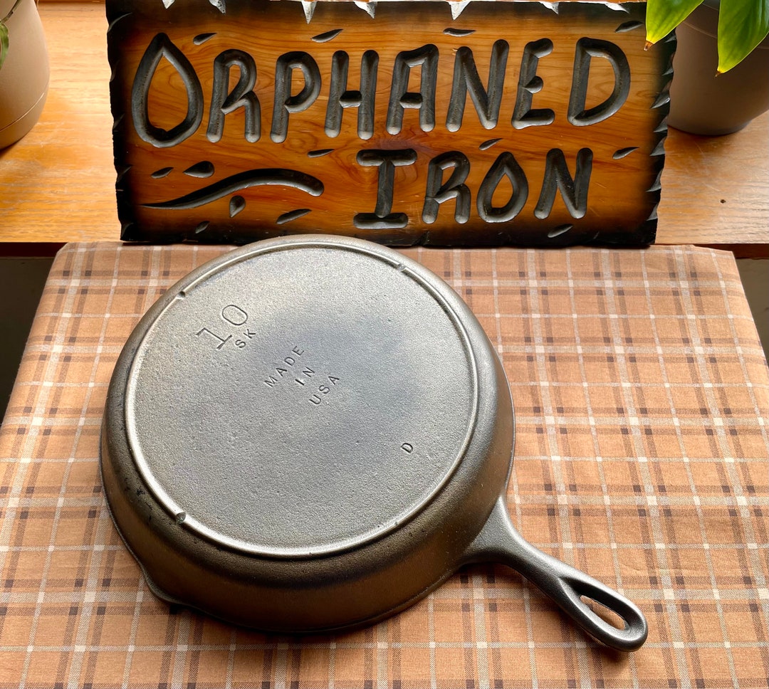 Lodge cast iron bundt pan hot sale