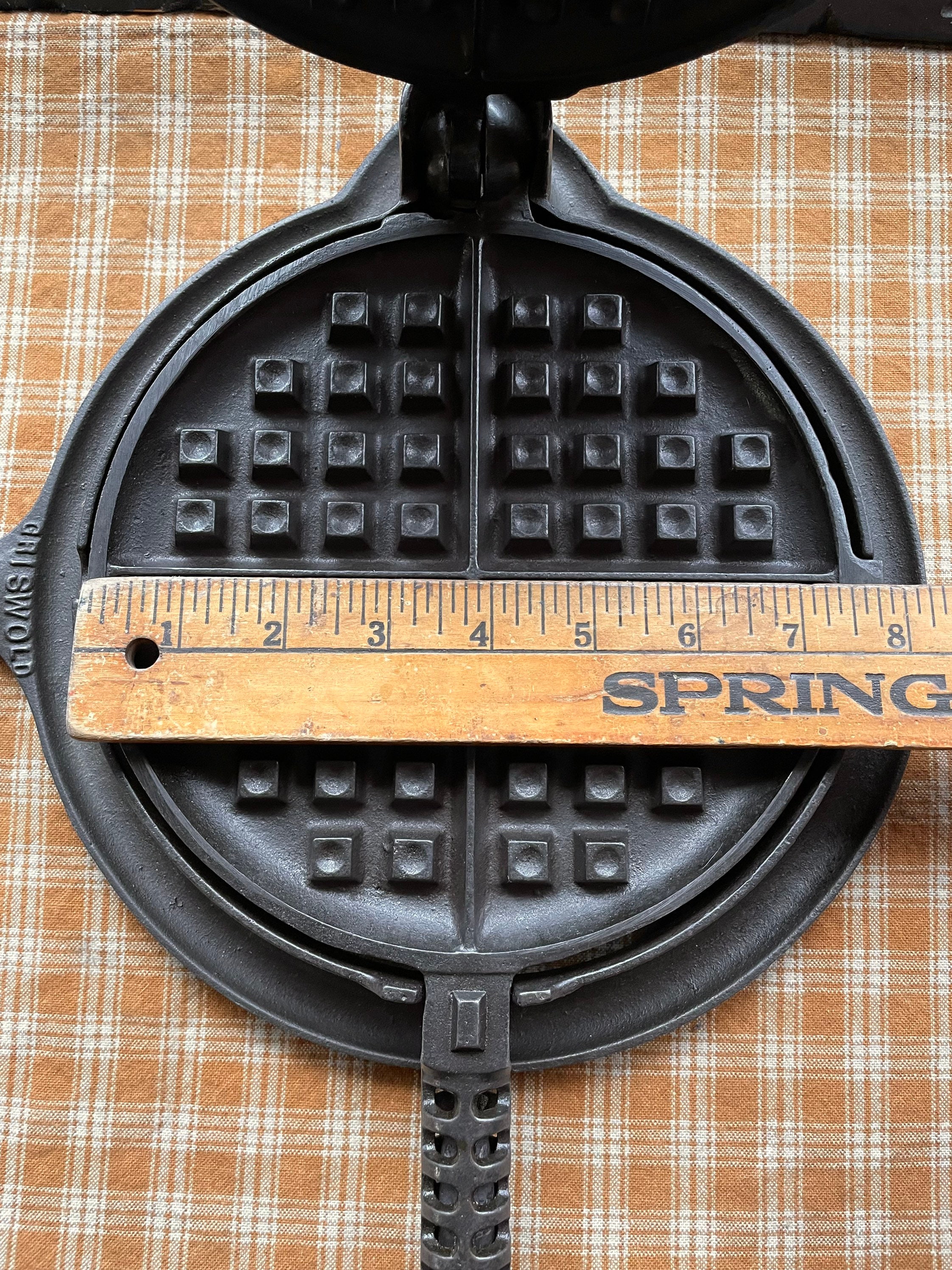Low Base 8 Waffle Iron Collectible Cast Iron Cookware Majestic No