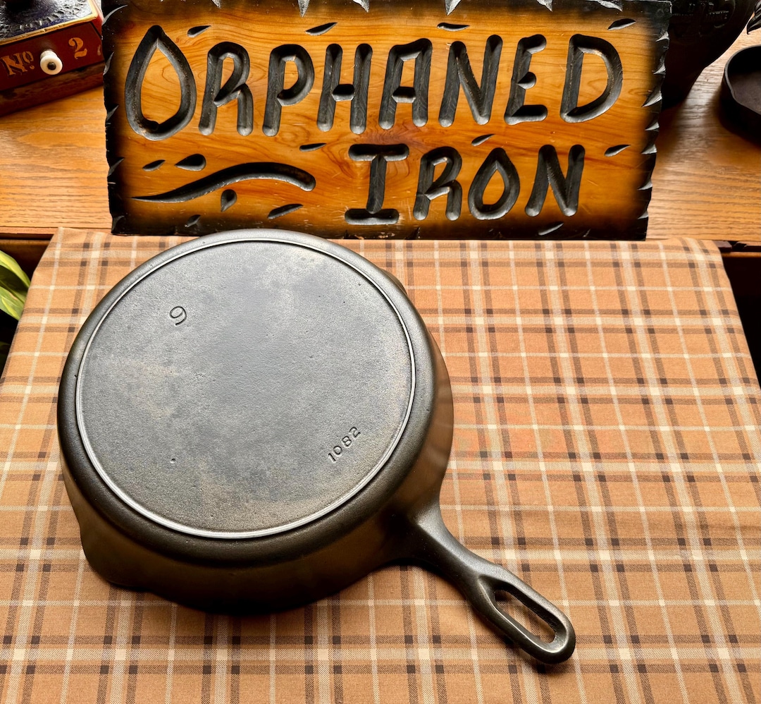 Griswold Cast Iron Skillet 9null