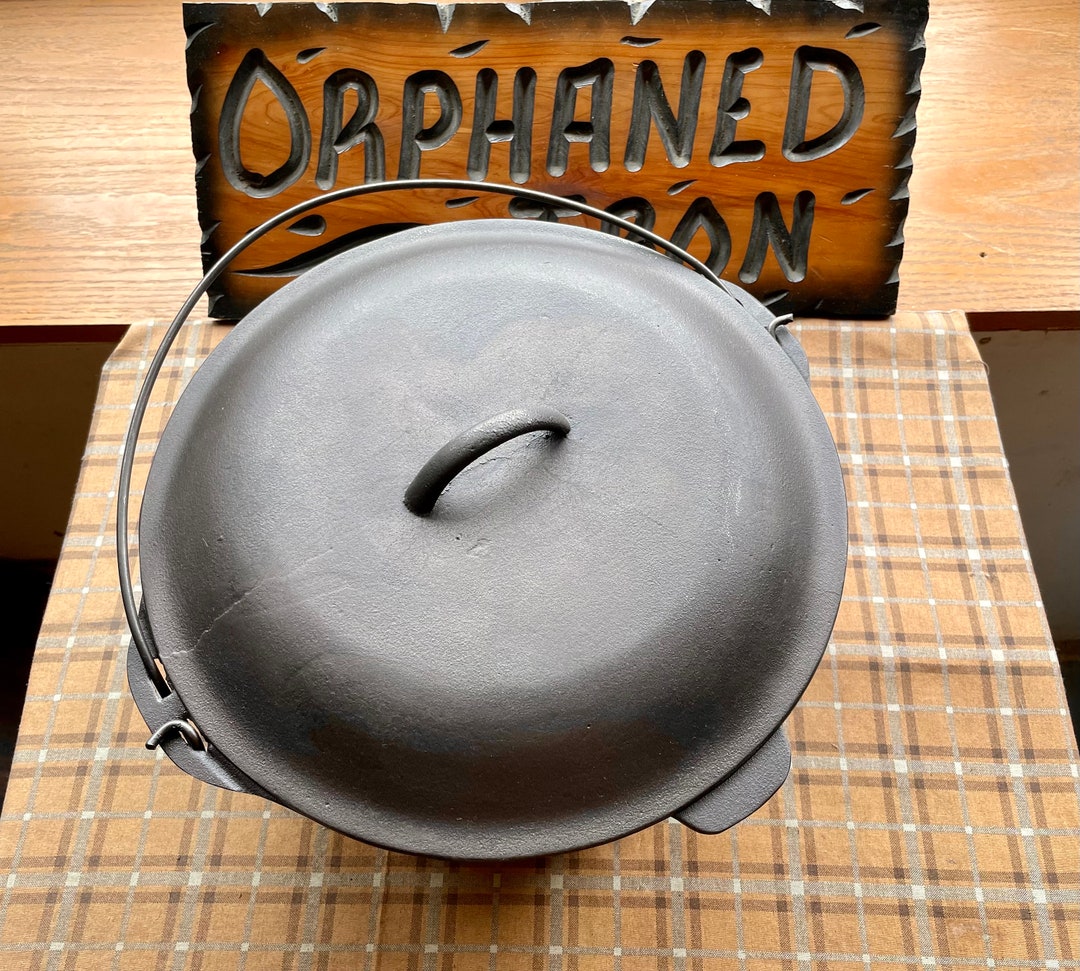 Vintage Lodge 10 Dutch Oven Cast Iron Etsy