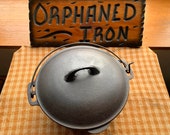 Wagner 8 Stylized Logo Cast Iron Dutch Oven