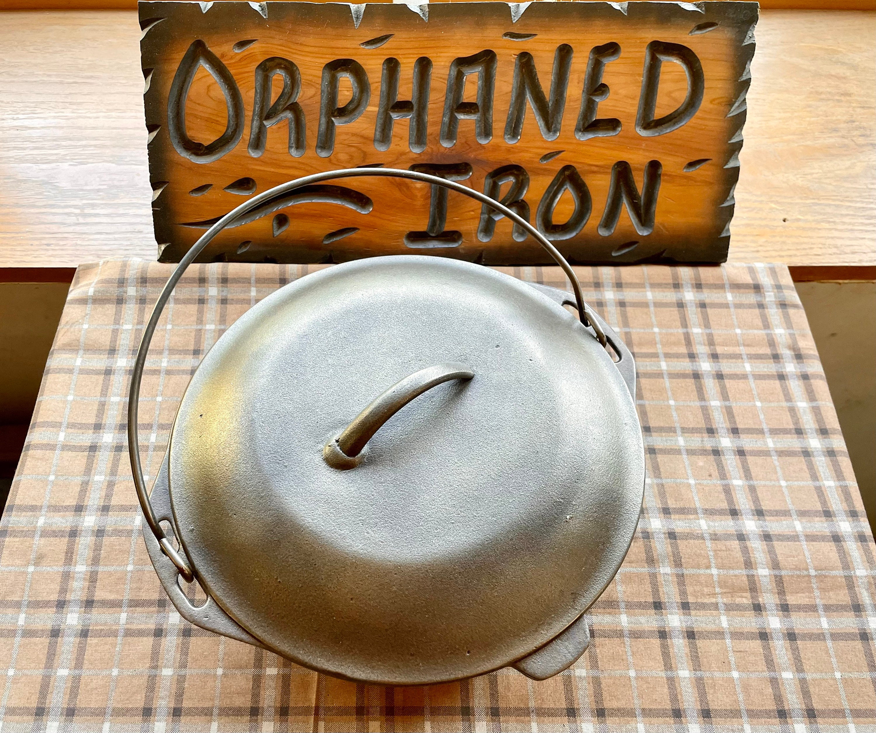 Vintage Lodge 10 1/4 800 Dutch Oven Made in USA Cast Iron With Lid and  Handle