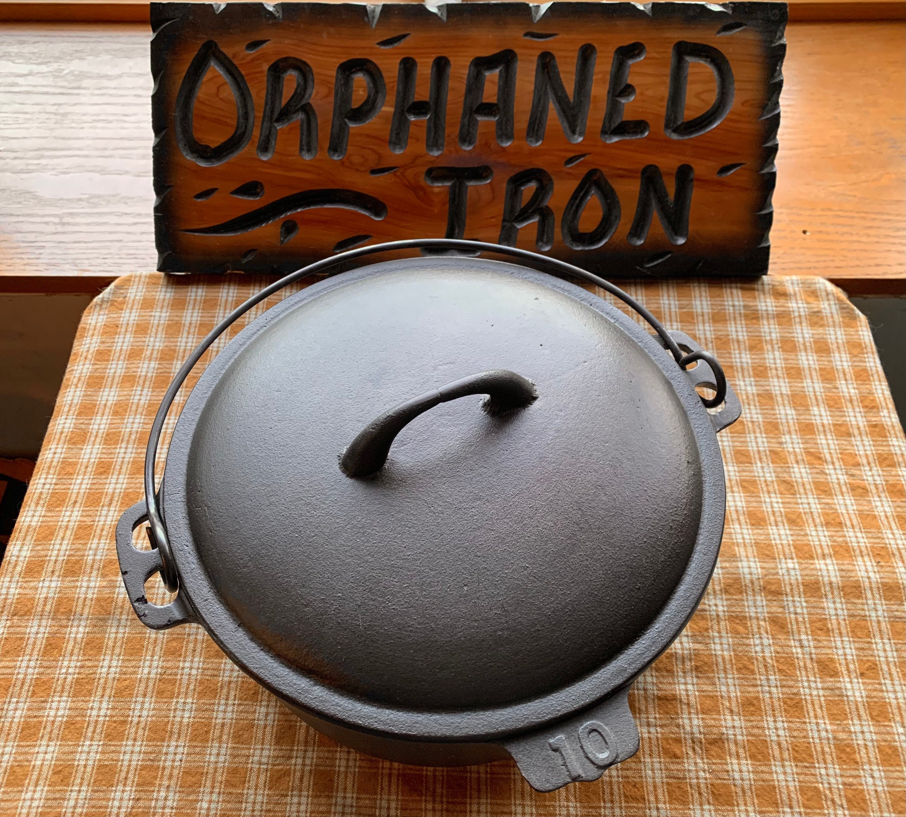 Antique #8, 10-1/2 Cast Iron Dutch Oven Set, Lid / Pot / Trivet, Restored