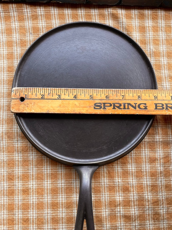 Great Gift idea! Unmarked Cast Iron Chef Skillet – Cast & Clara Bell