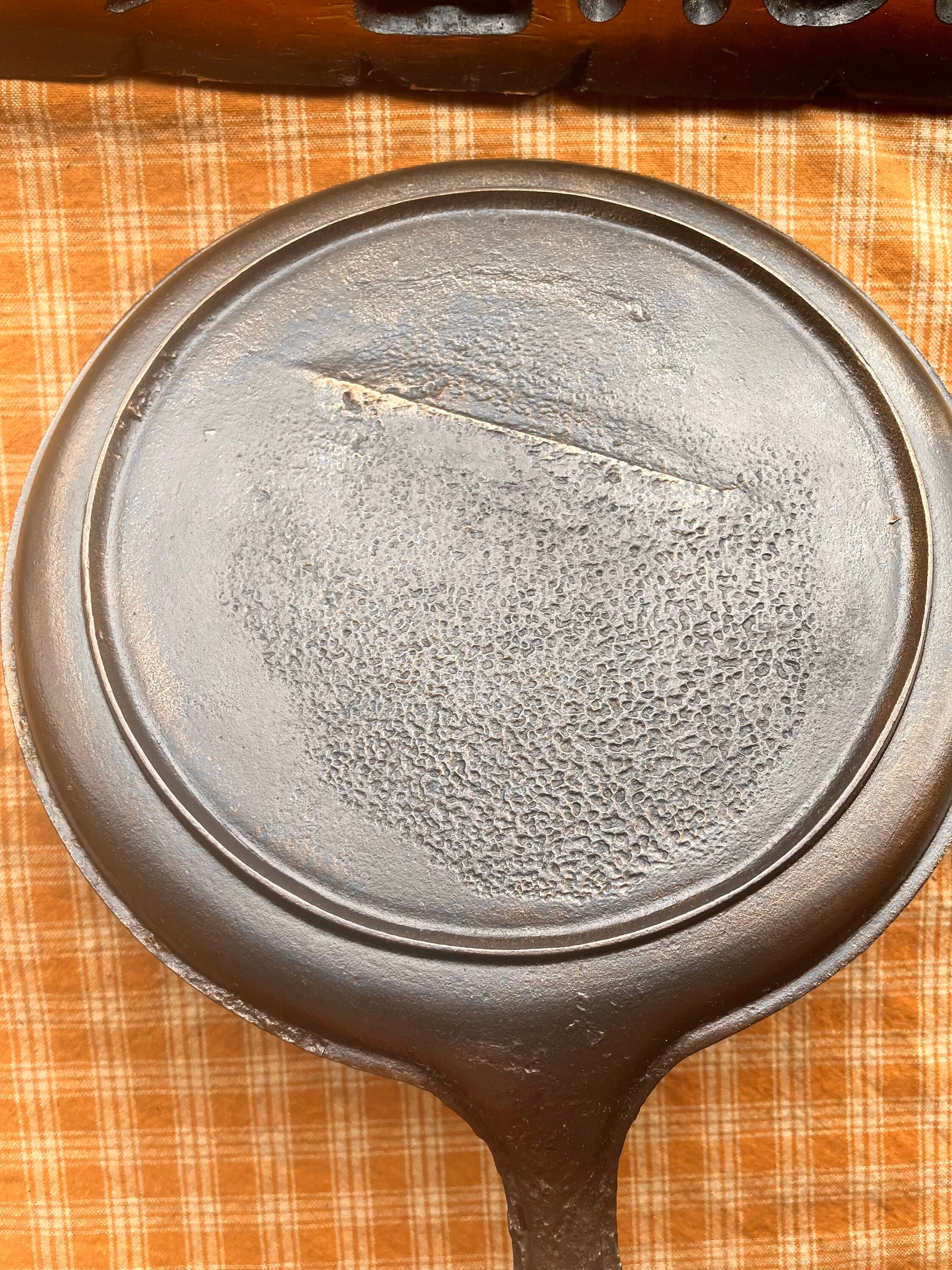 Antique Cast Iron Flat No. 8 Griddle Skillet Pan, 10.5”