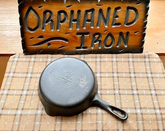 Griswold #7 Cast Iron Skillet with Large Block Logo and Smooth