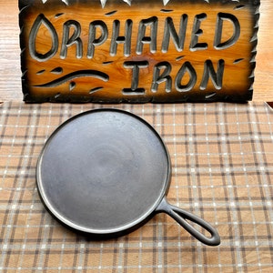 RARE! Sidney Hollowware Script Logo #8 Cast Iron Griddle