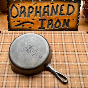 Griswold #7 Small Block Logo Skillet with Early Handle