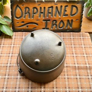 Vintage Lodge #8 Bean Pot Footed Cast Iron Kettle